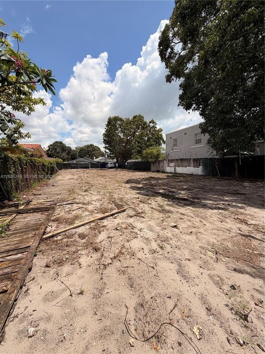 待售: $1,100,000 (0.17 acres)