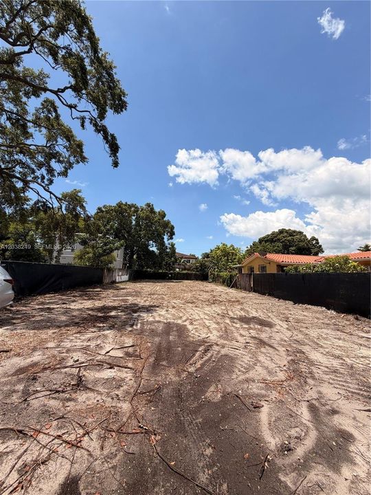 待售: $1,100,000 (0.17 acres)