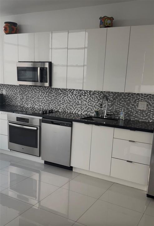 В аренду: $3,900 (2 спален, 2 ванн, 1170 Квадратных фут)