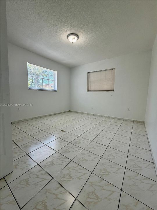 В аренду: $1,600 (9 спален, 9 ванн, 5729 Квадратных фут)
