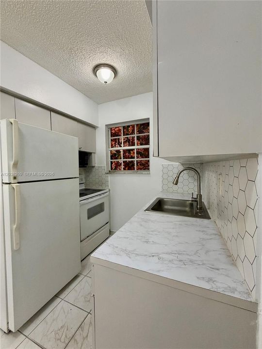 В аренду: $1,600 (9 спален, 9 ванн, 5729 Квадратных фут)