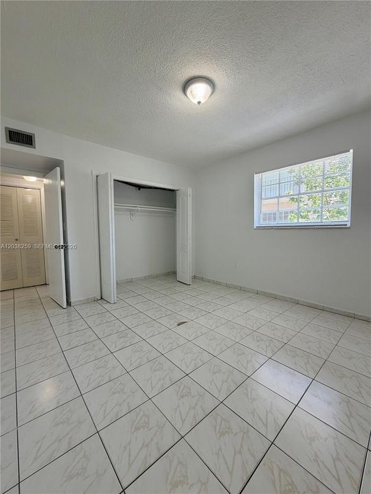 В аренду: $1,600 (9 спален, 9 ванн, 5729 Квадратных фут)