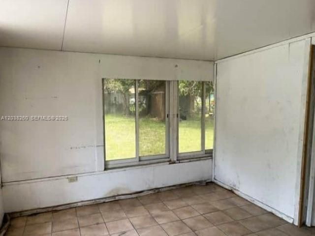 For Sale: $119,600 (2 beds, 1 baths, 738 Square Feet)