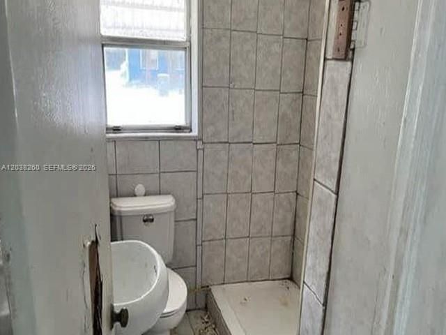 For Sale: $119,600 (2 beds, 1 baths, 738 Square Feet)