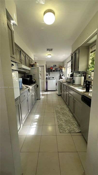 For Rent: $3,750 (3 beds, 2 baths, 2438 Square Feet)