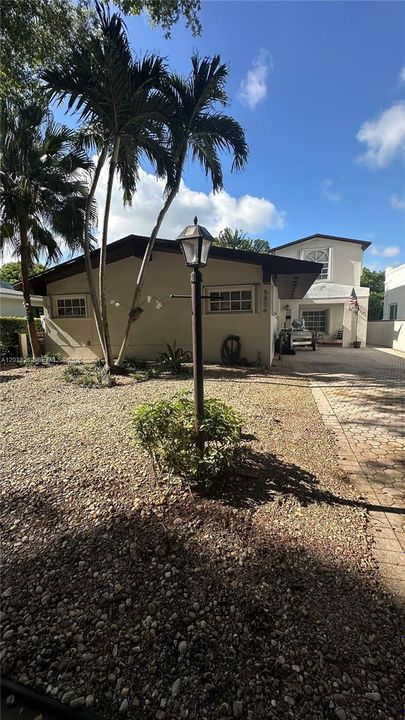 For Rent: $3,750 (3 beds, 2 baths, 2438 Square Feet)
