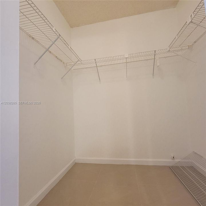 出租: $1,350 (1 贝兹, 1 浴室, 660 平方英尺)