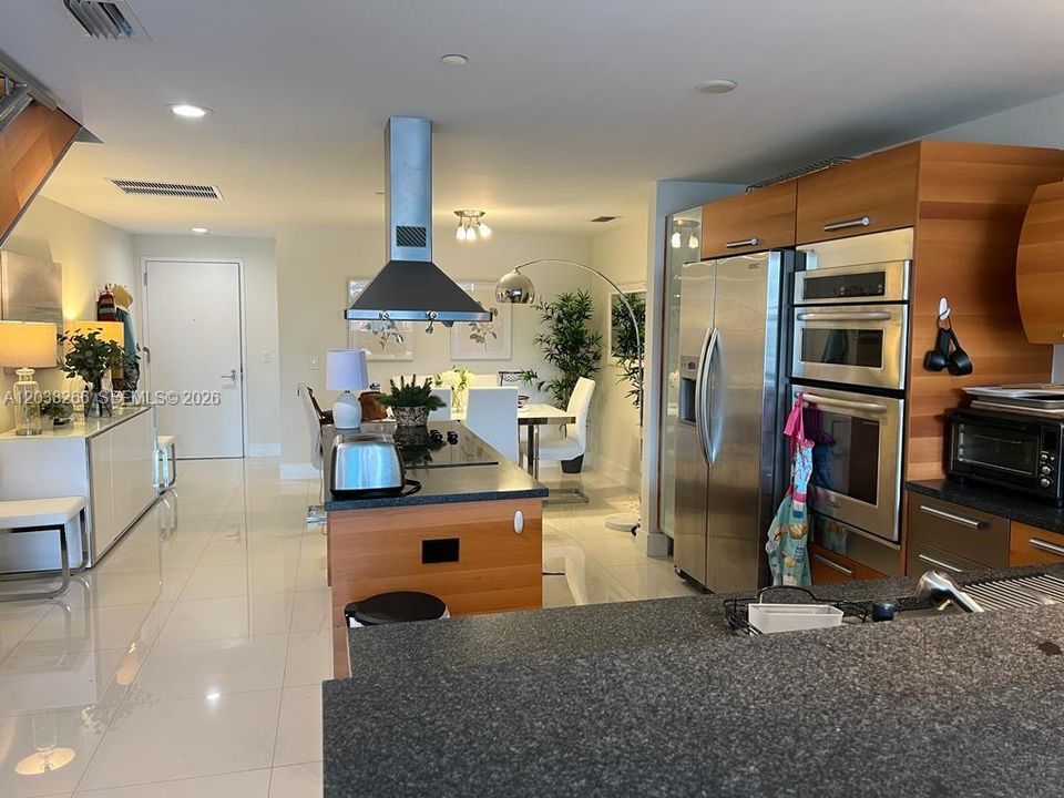 В аренду: $4,950 (2 спален, 3 ванн, 1663 Квадратных фут)