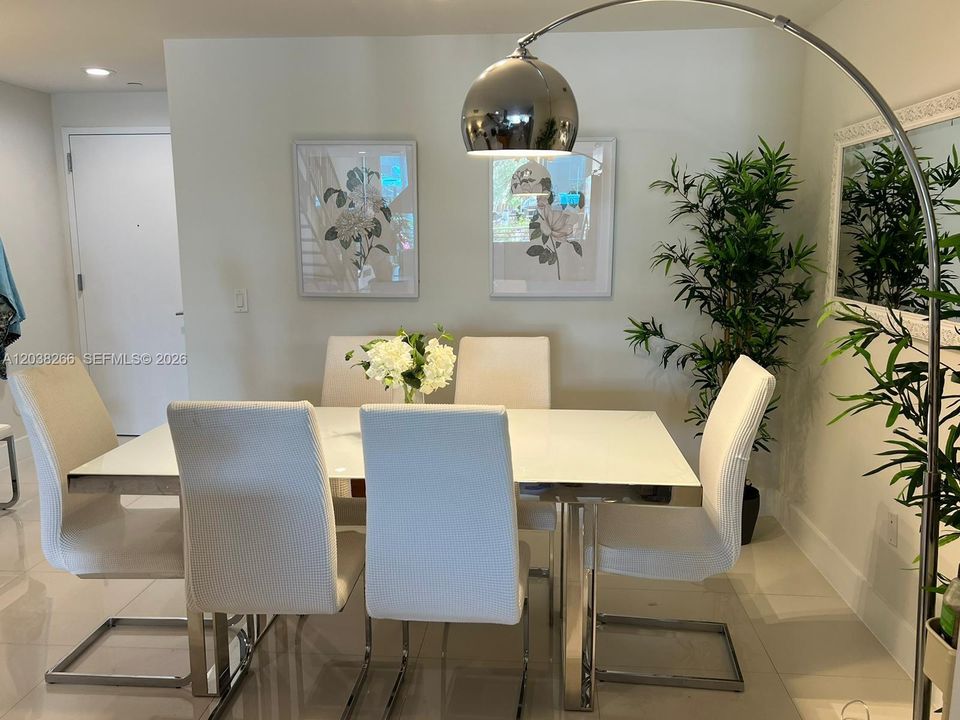 В аренду: $4,950 (2 спален, 3 ванн, 1663 Квадратных фут)
