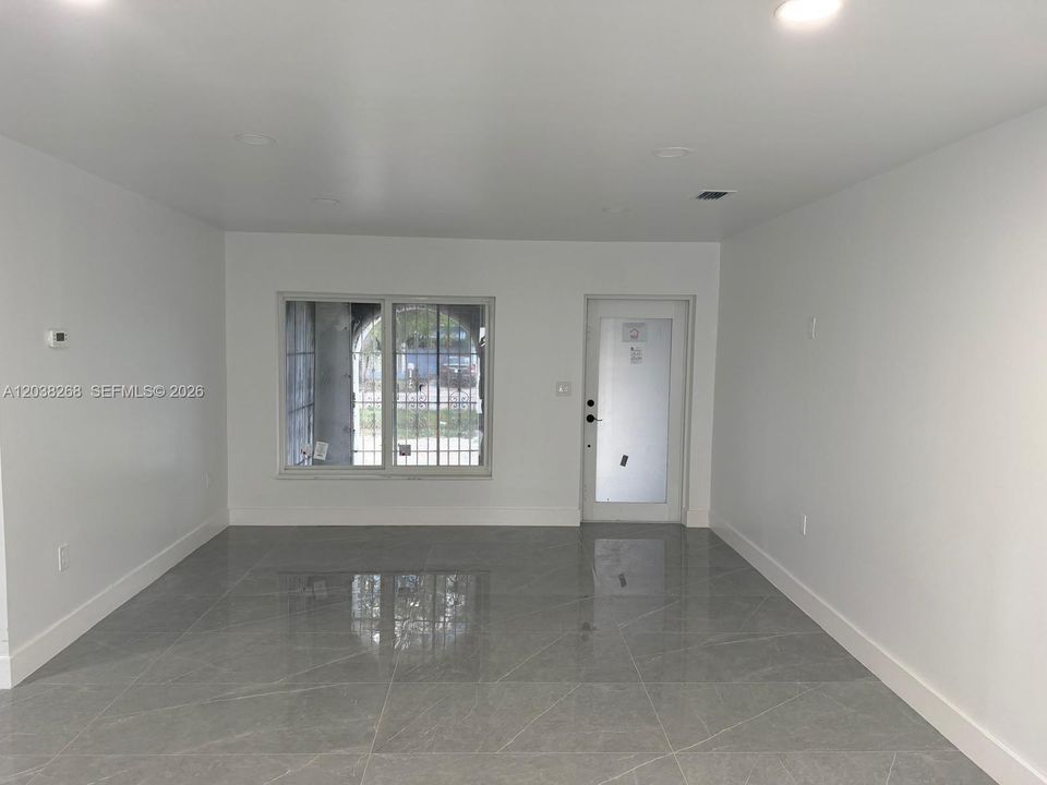 В аренду: $2,300 (2 спален, 1 ванн, 1034 Квадратных фут)