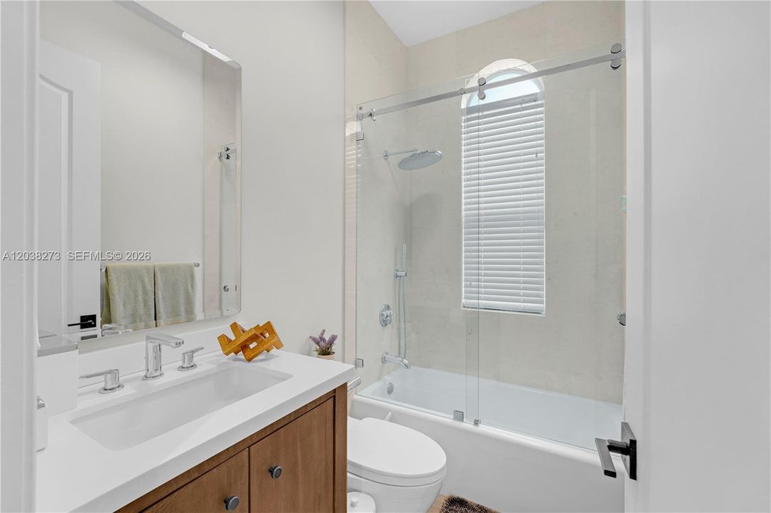 For Sale: $6,300,000 (7 beds, 6 baths, 6361 Square Feet)