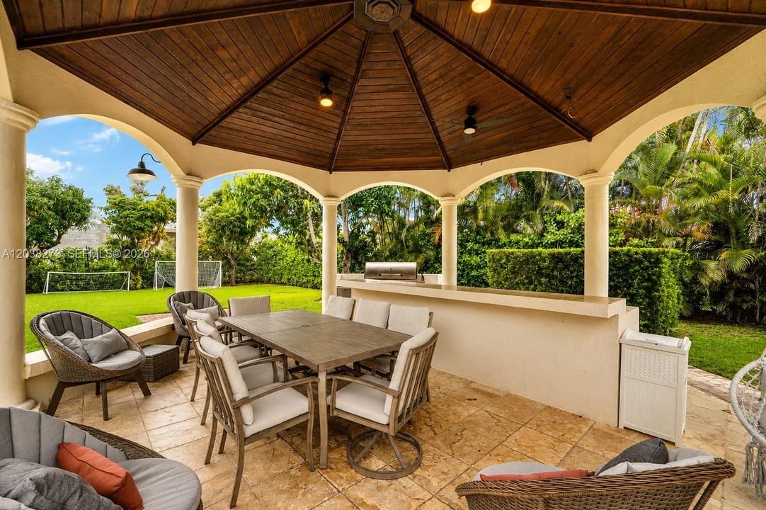 For Sale: $6,300,000 (7 beds, 6 baths, 6361 Square Feet)