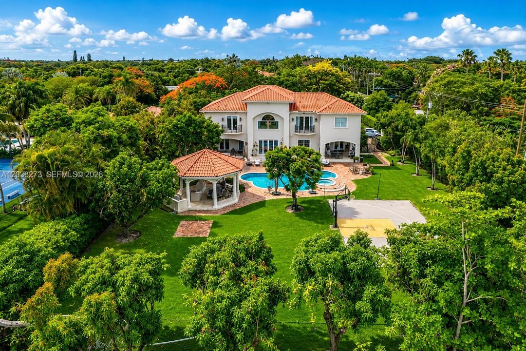 For Sale: $6,300,000 (7 beds, 6 baths, 6361 Square Feet)