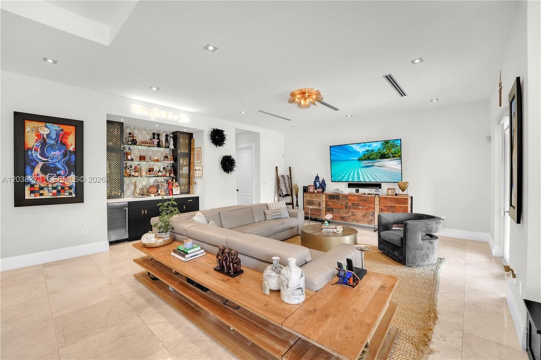 For Sale: $6,300,000 (7 beds, 6 baths, 6361 Square Feet)