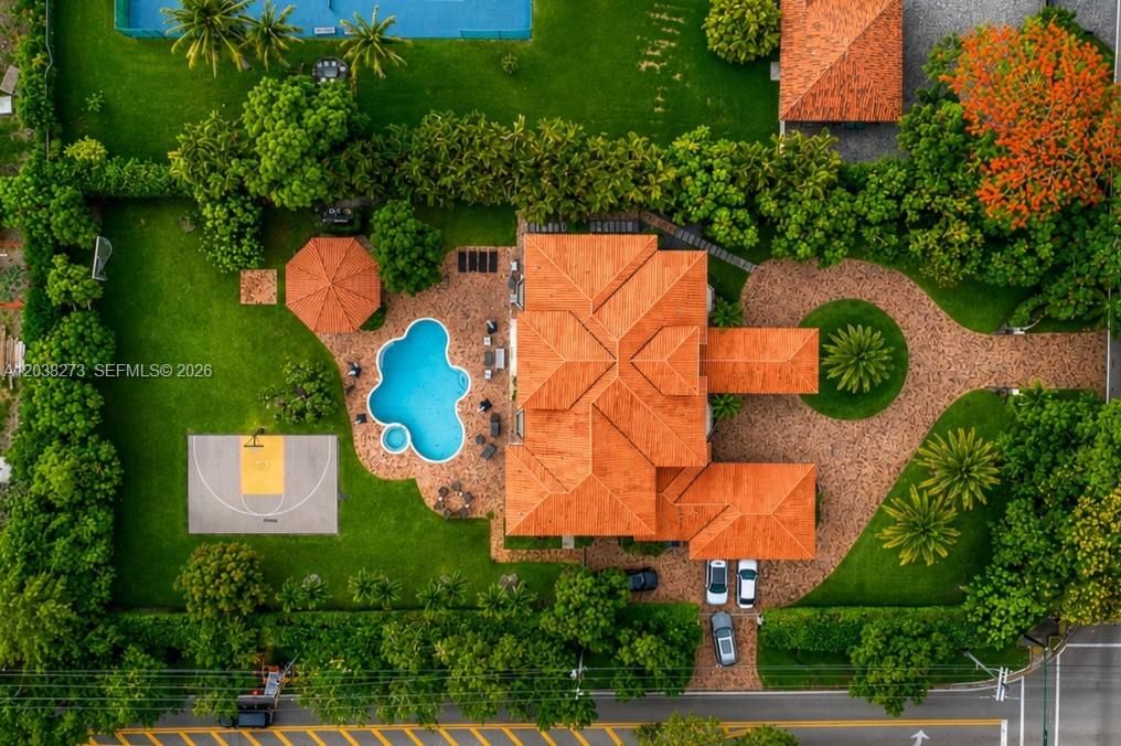 For Sale: $6,300,000 (7 beds, 6 baths, 6361 Square Feet)