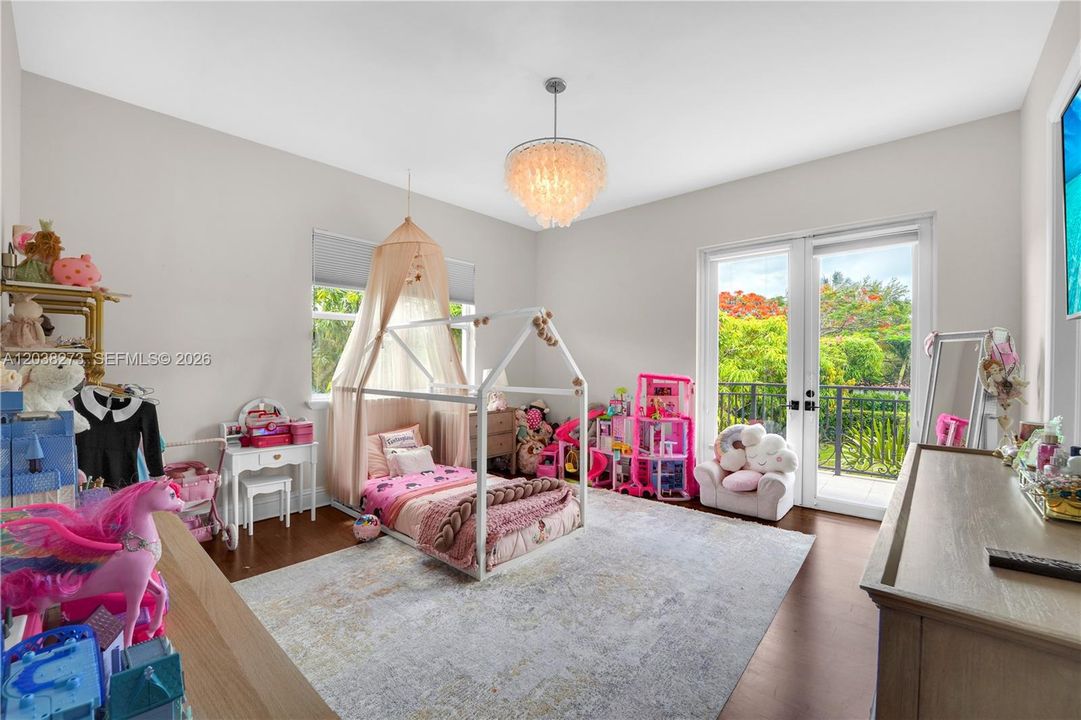 For Sale: $6,300,000 (7 beds, 6 baths, 6361 Square Feet)