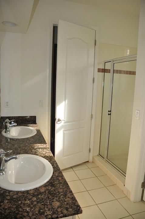 Separate Shower. MBath