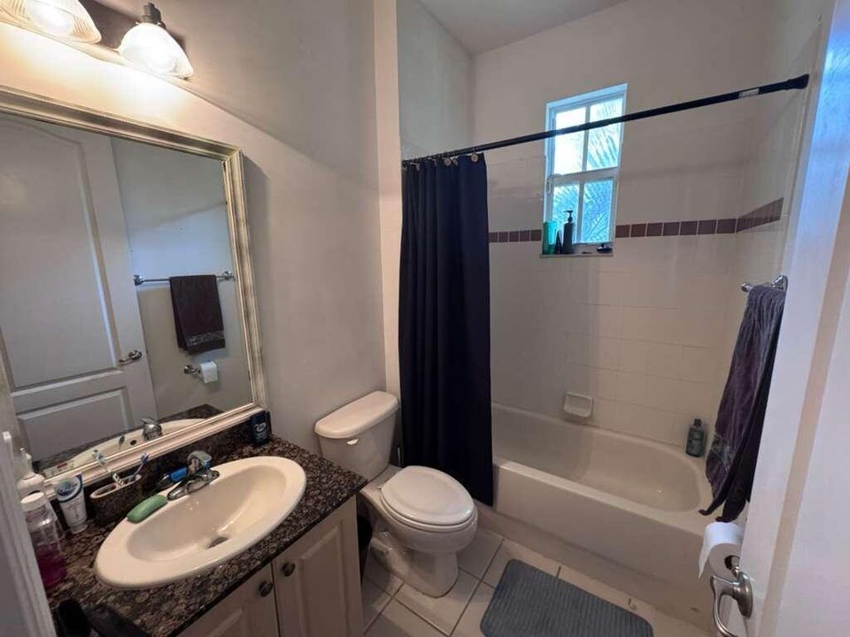 Upstairs Second Bath