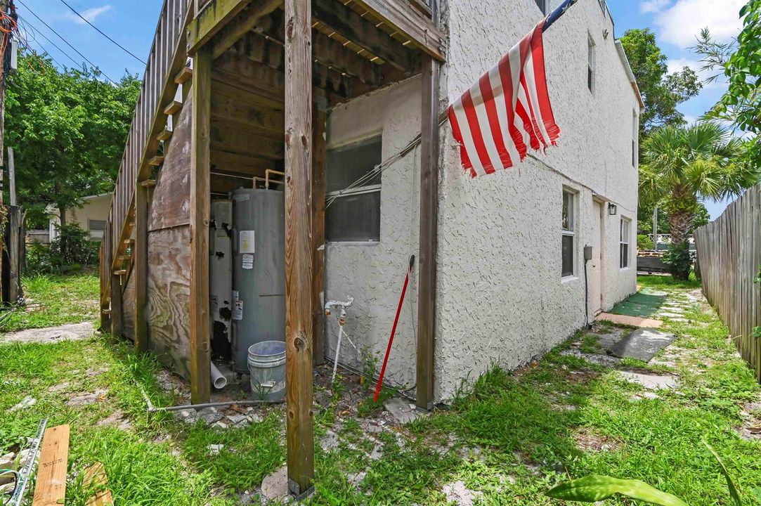 18 Backyard 01