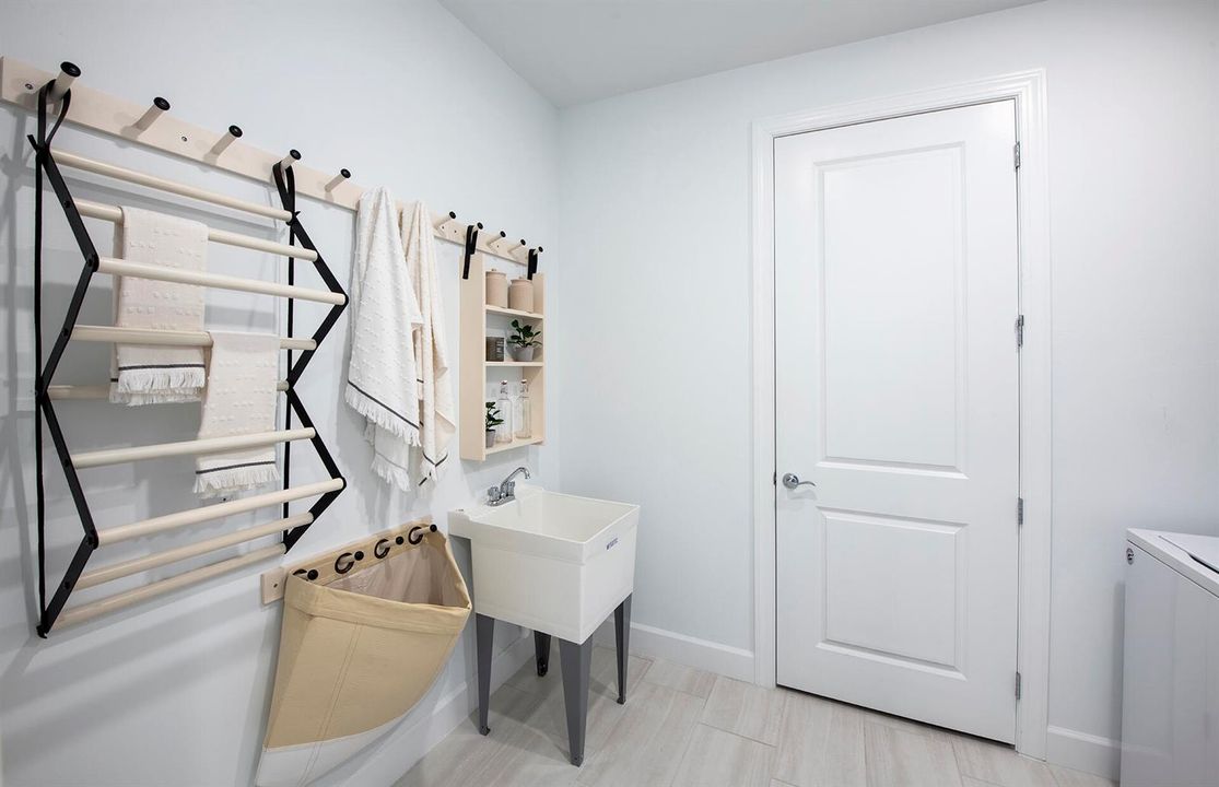 SWFL_HML_Mystique_Laundry_web