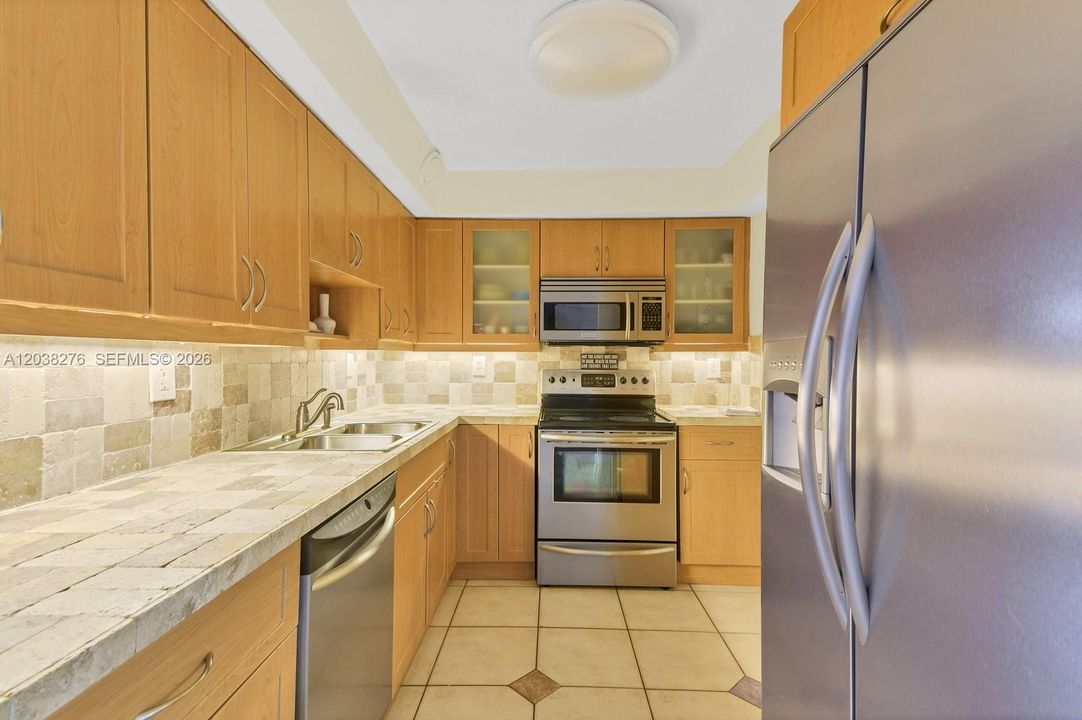 В аренду: $3,400 (2 спален, 2 ванн, 970 Квадратных фут)