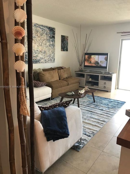 En Venta: $397,500 (1 camas, 1 baños, 750 Pies cuadrados)