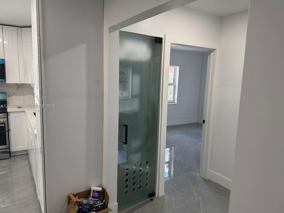 For Rent: $1,600 (1 beds, 1 baths, 700 Square Feet)