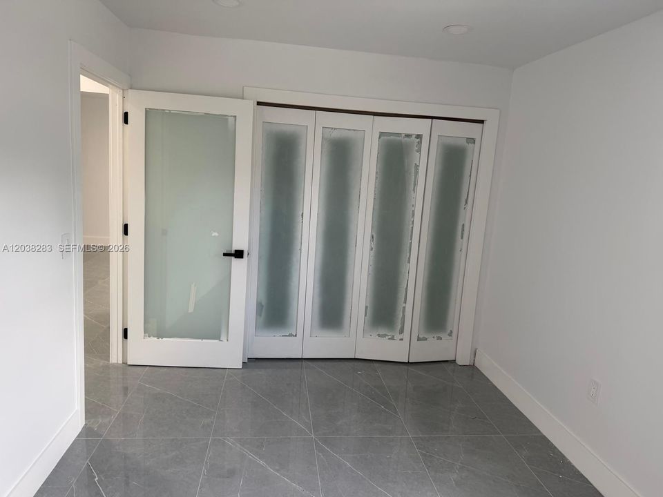 For Rent: $1,600 (1 beds, 1 baths, 700 Square Feet)