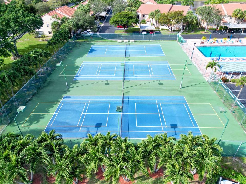 Clubhouse Tennis and Pickleball Courts
