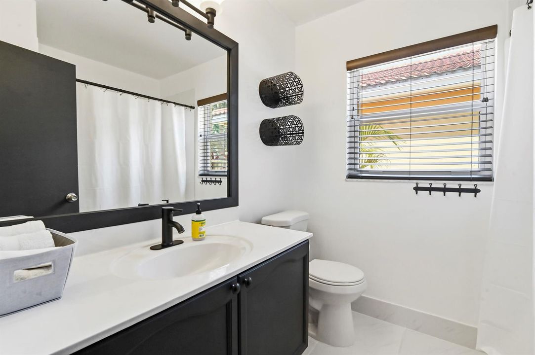08 Bathroom 01