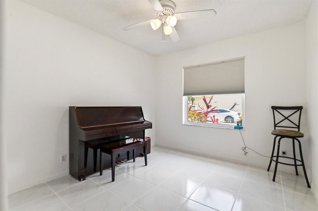 06 bedroom 01