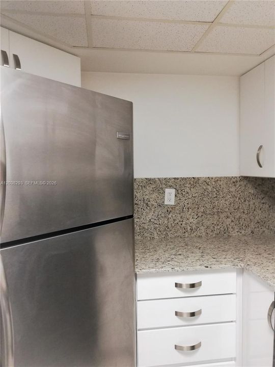 На продажу: $225,000 (2 спален, 1 ванн, 896 Квадратных фут)