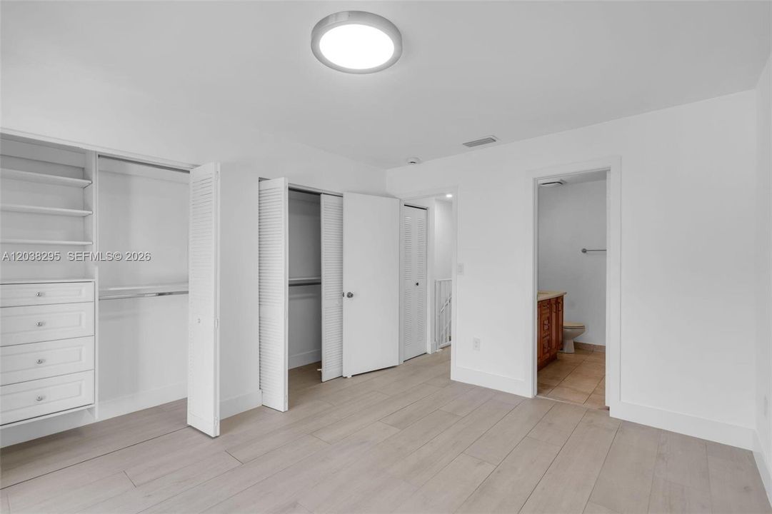 На продажу: $625,000 (2 спален, 2 ванн, 993 Квадратных фут)