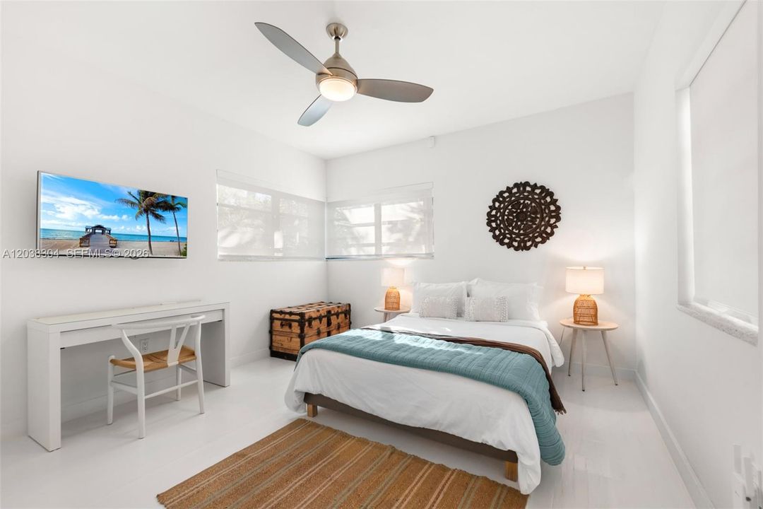 Option 1: queen bed