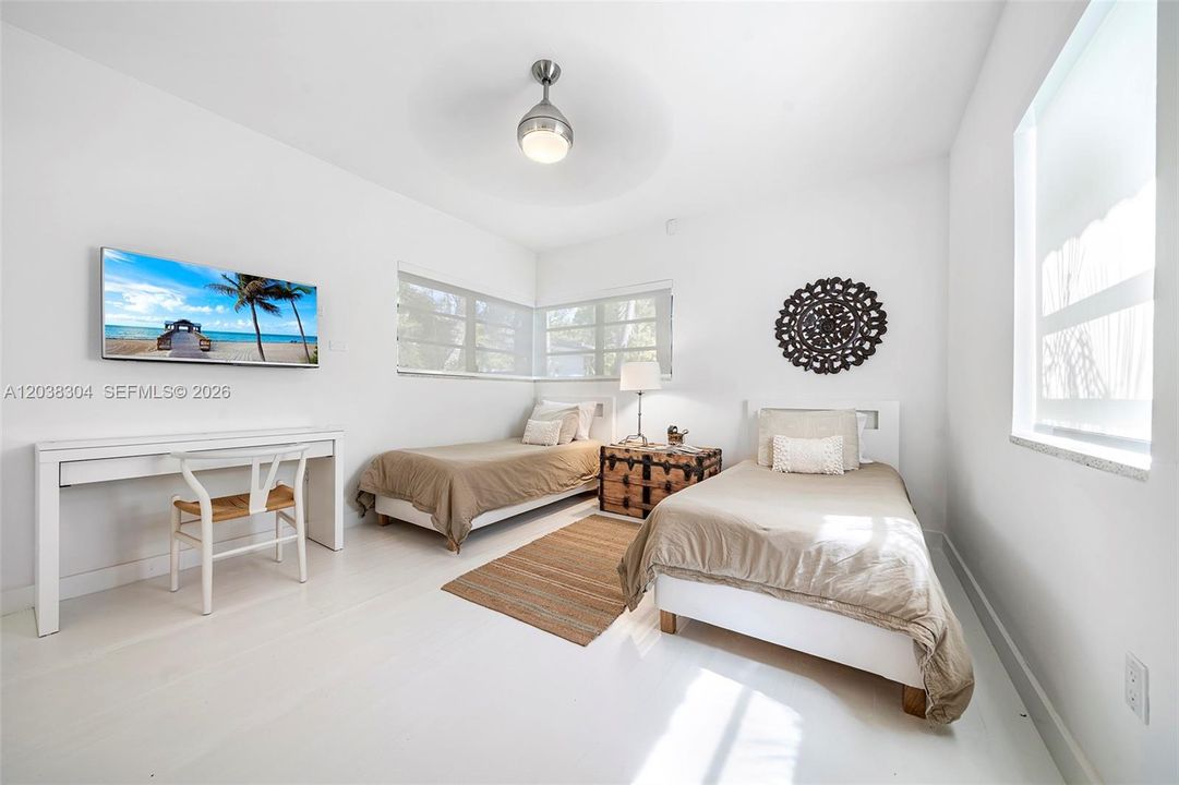 Option 2: 2 Twin beds