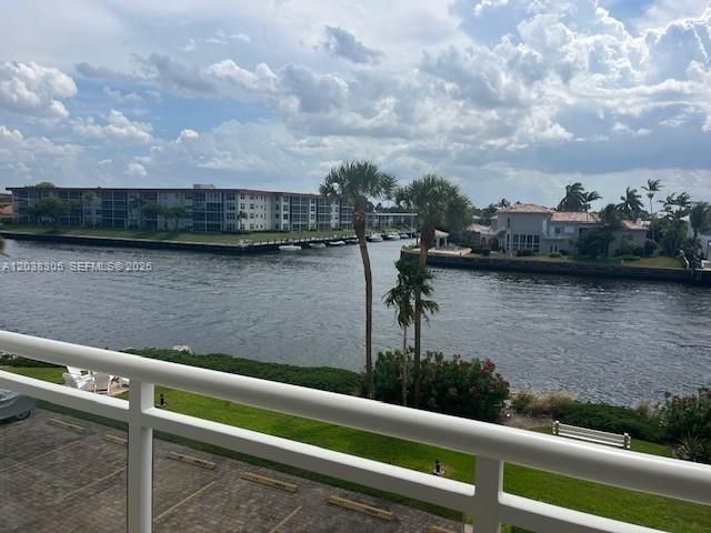 For Sale: $542,000 (2 beds, 2 baths, 1200 Square Feet)