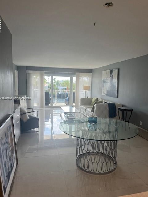 For Sale: $542,000 (2 beds, 2 baths, 1200 Square Feet)