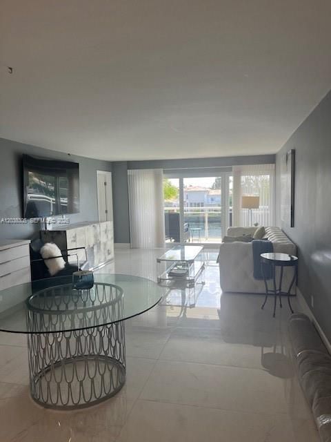 For Sale: $542,000 (2 beds, 2 baths, 1200 Square Feet)
