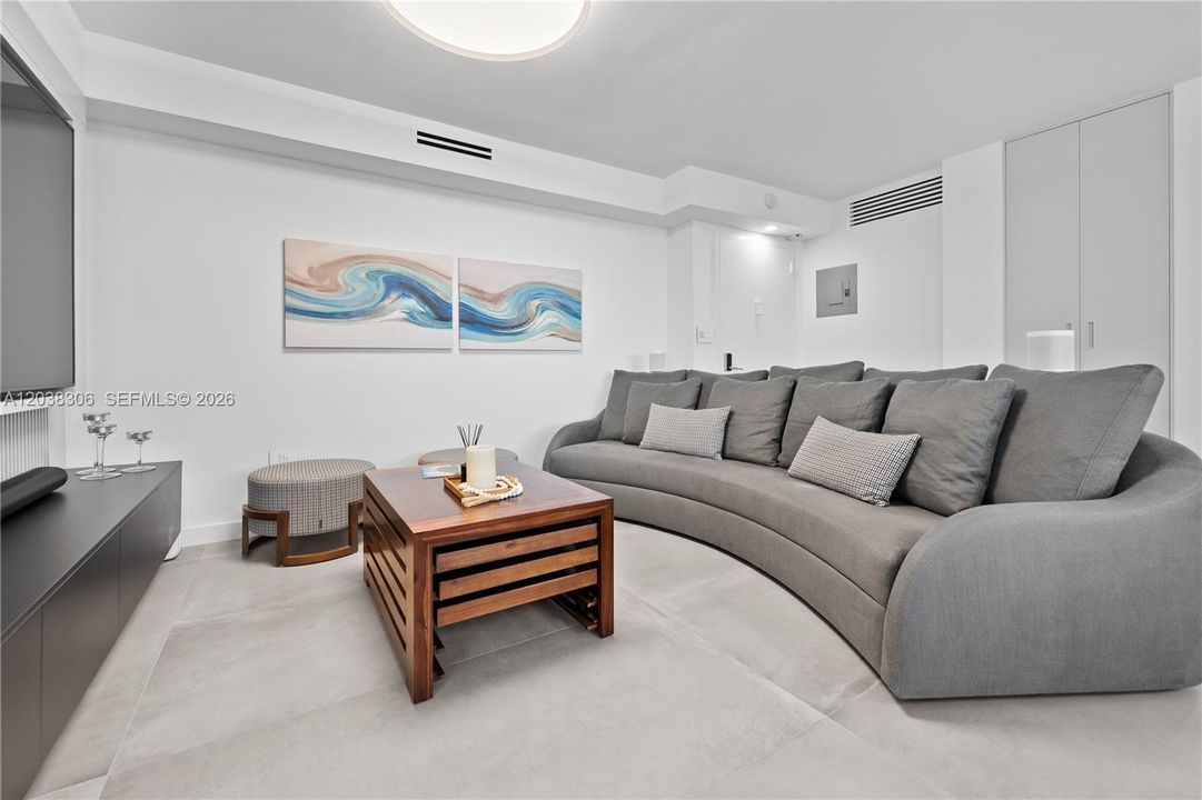 For Sale: $1,199,000 (2 beds, 2 baths, 1455 Square Feet)