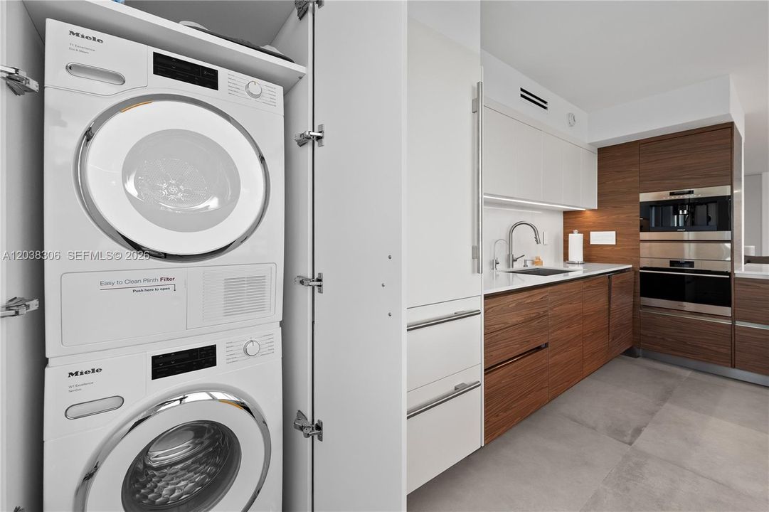 For Sale: $1,199,000 (2 beds, 2 baths, 1455 Square Feet)