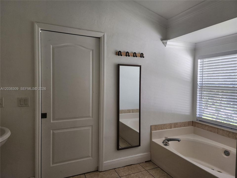 For Sale: $525,000 (3 beds, 2 baths, 1695 Square Feet)