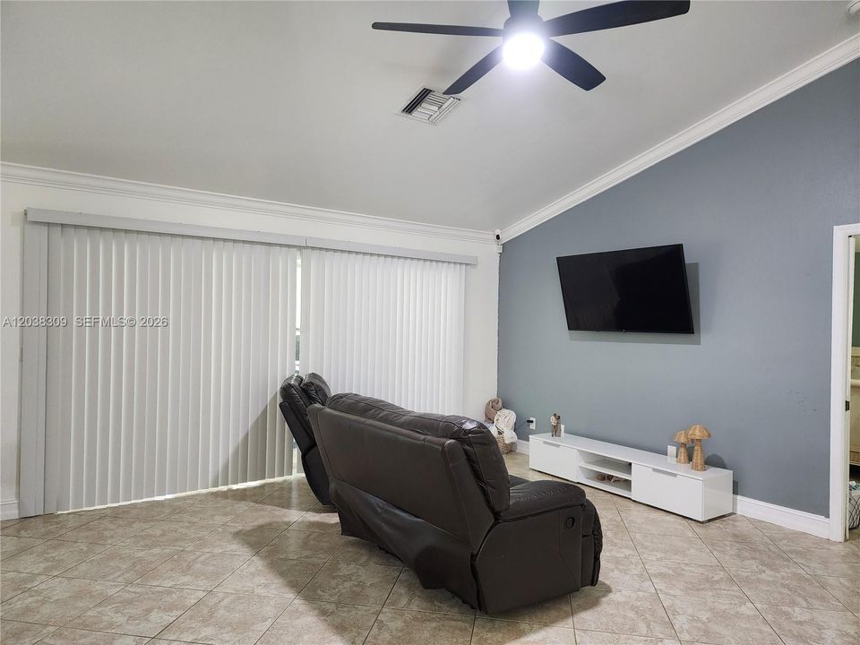 For Sale: $525,000 (3 beds, 2 baths, 1695 Square Feet)