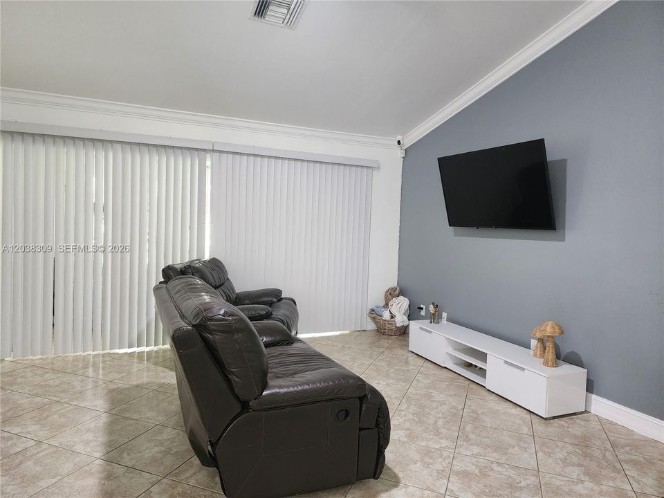 For Sale: $525,000 (3 beds, 2 baths, 1695 Square Feet)