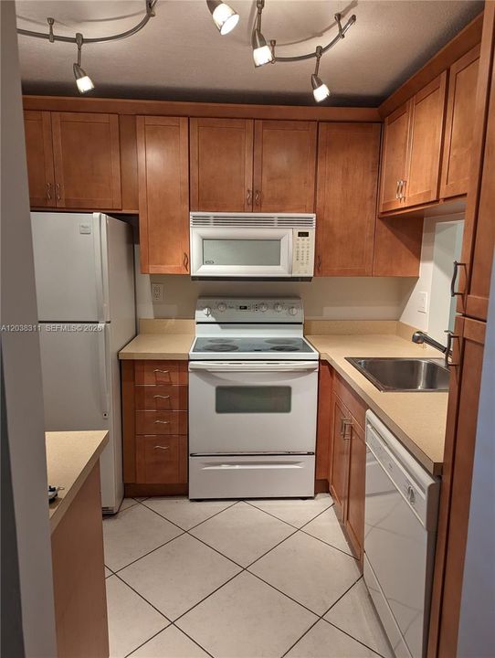 В аренду: $1,800 (1 спален, 1 ванн, 630 Квадратных фут)