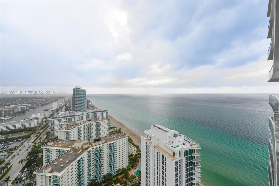 For Sale: $865,000 (2 beds, 2 baths, 1126 Square Feet)