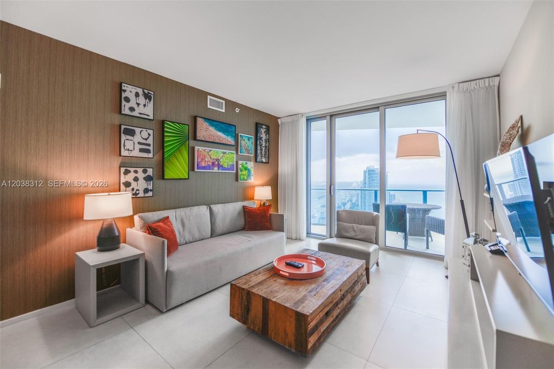 For Sale: $865,000 (2 beds, 2 baths, 1126 Square Feet)