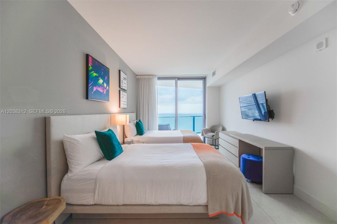 For Sale: $865,000 (2 beds, 2 baths, 1126 Square Feet)