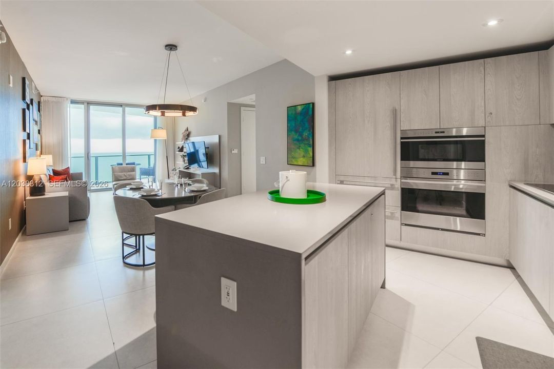 For Sale: $865,000 (2 beds, 2 baths, 1126 Square Feet)