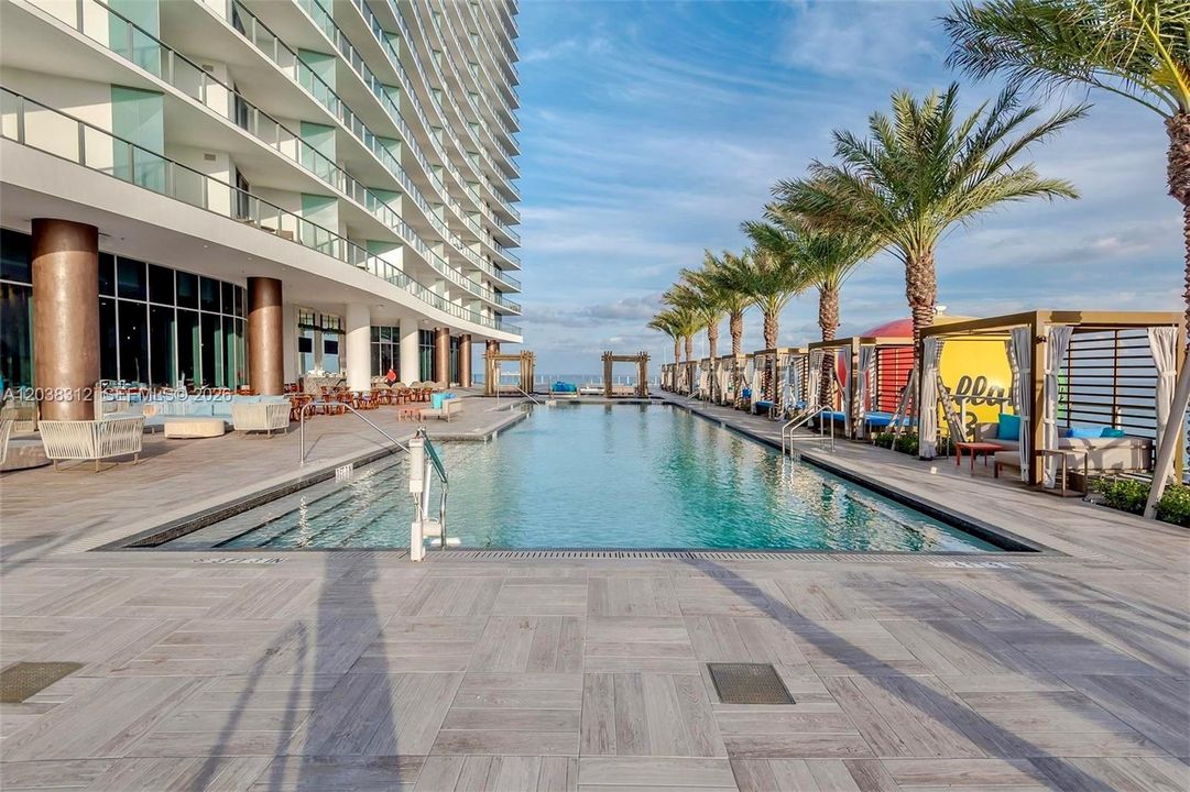 For Sale: $865,000 (2 beds, 2 baths, 1126 Square Feet)