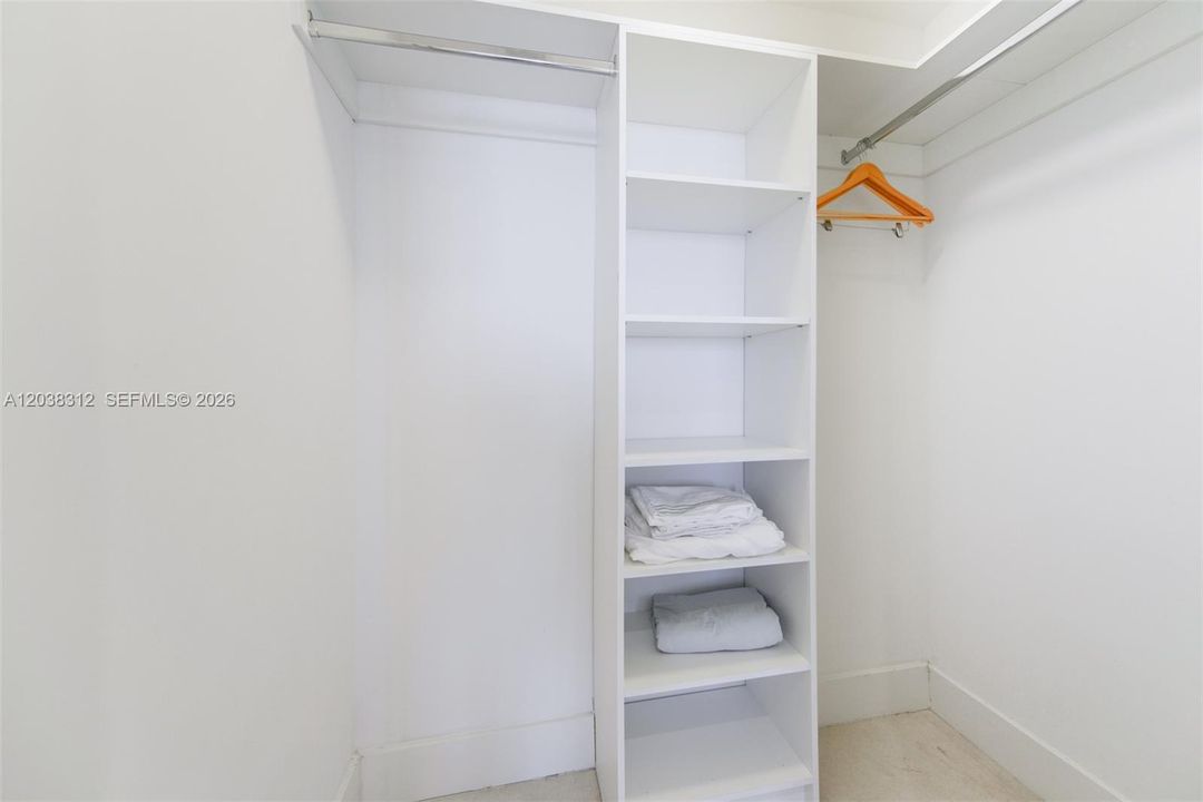 For Sale: $865,000 (2 beds, 2 baths, 1126 Square Feet)
